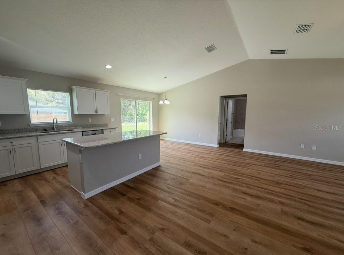 Image 3 of 17 For 13756 102nd Place