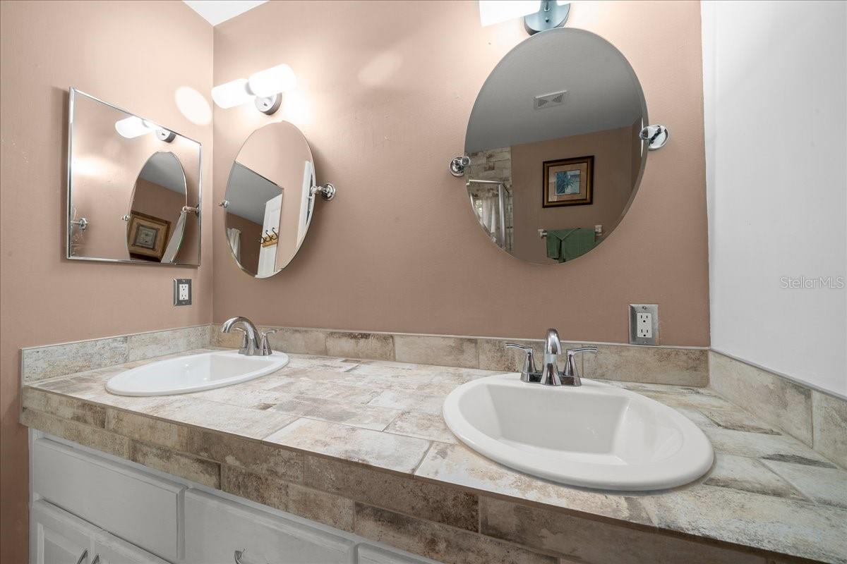 Image 18 of 48 For 11876 137th Loop