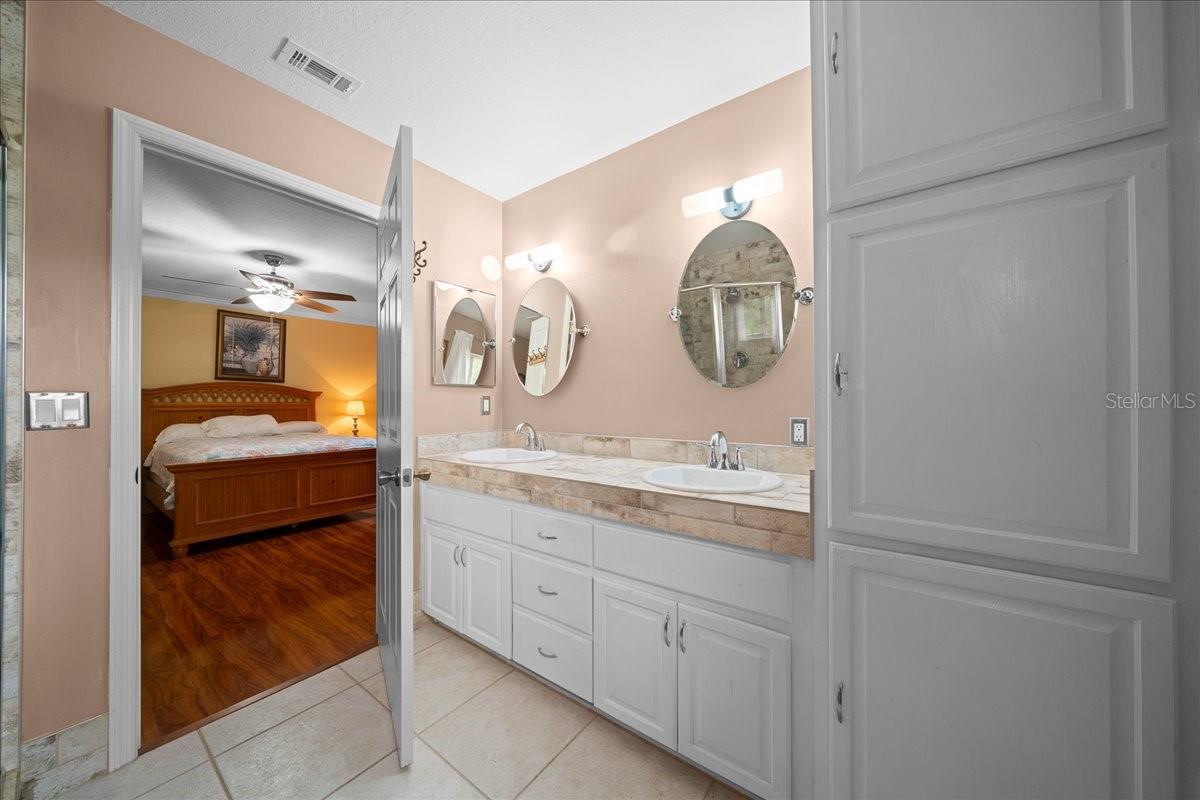 Image 19 of 48 For 11876 137th Loop