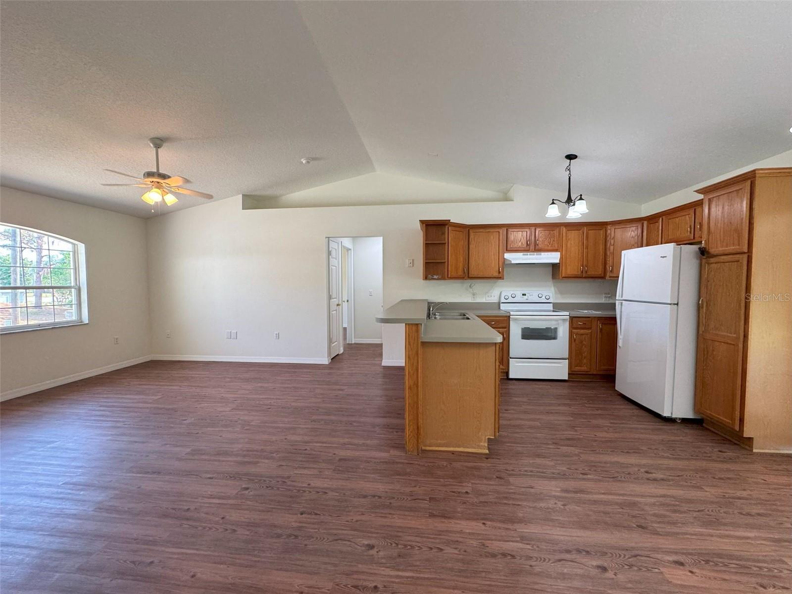 Image 10 of 24 For 519 Hemlock Street