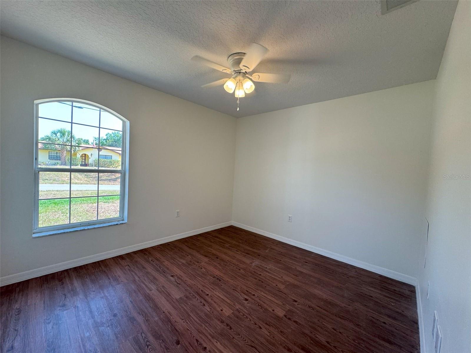 Image 14 of 24 For 519 Hemlock Street