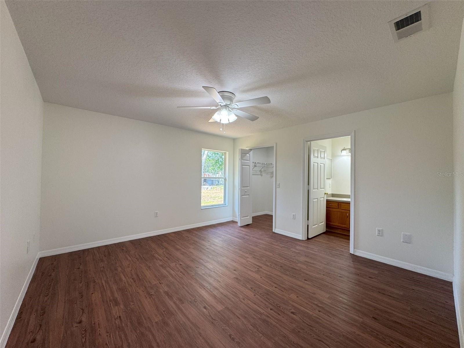 Image 17 of 24 For 519 Hemlock Street