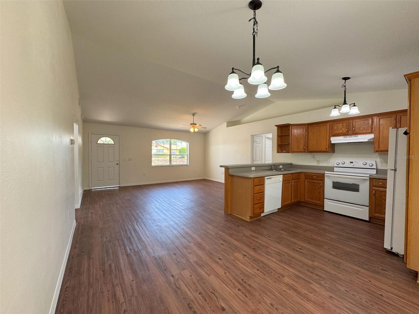 Image 4 of 24 For 519 Hemlock Street