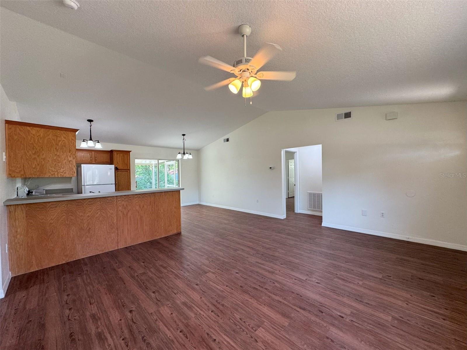 Image 6 of 24 For 519 Hemlock Street