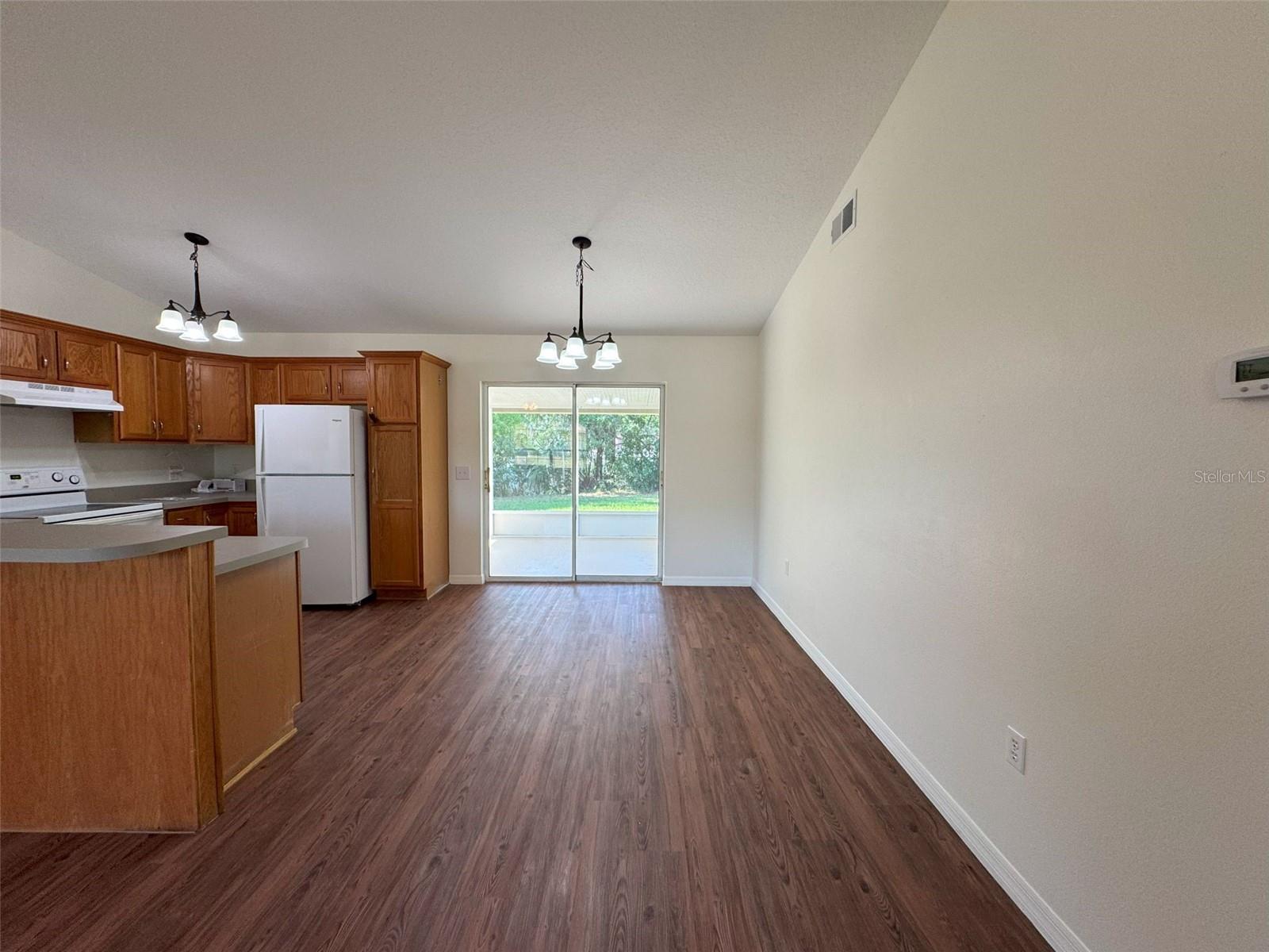 Image 8 of 24 For 519 Hemlock Street