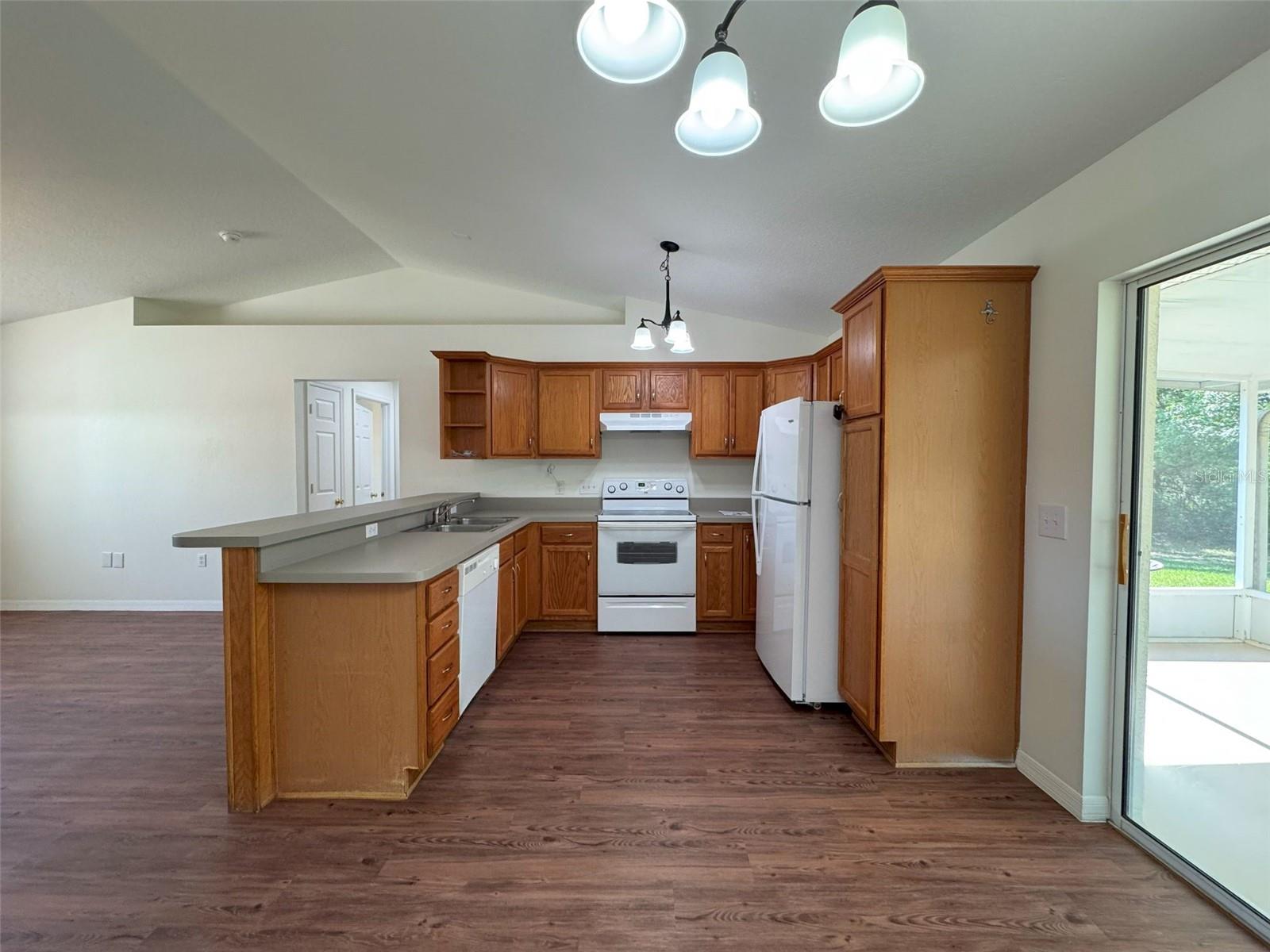 Image 9 of 24 For 519 Hemlock Street