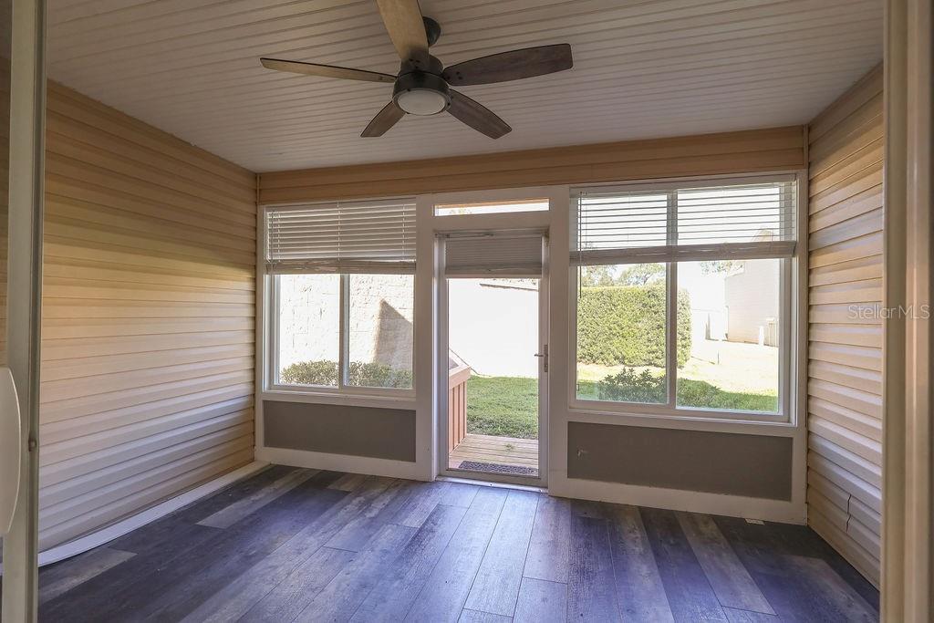 Image 18 of 36 For 11001 Sunset Harbor Road F45