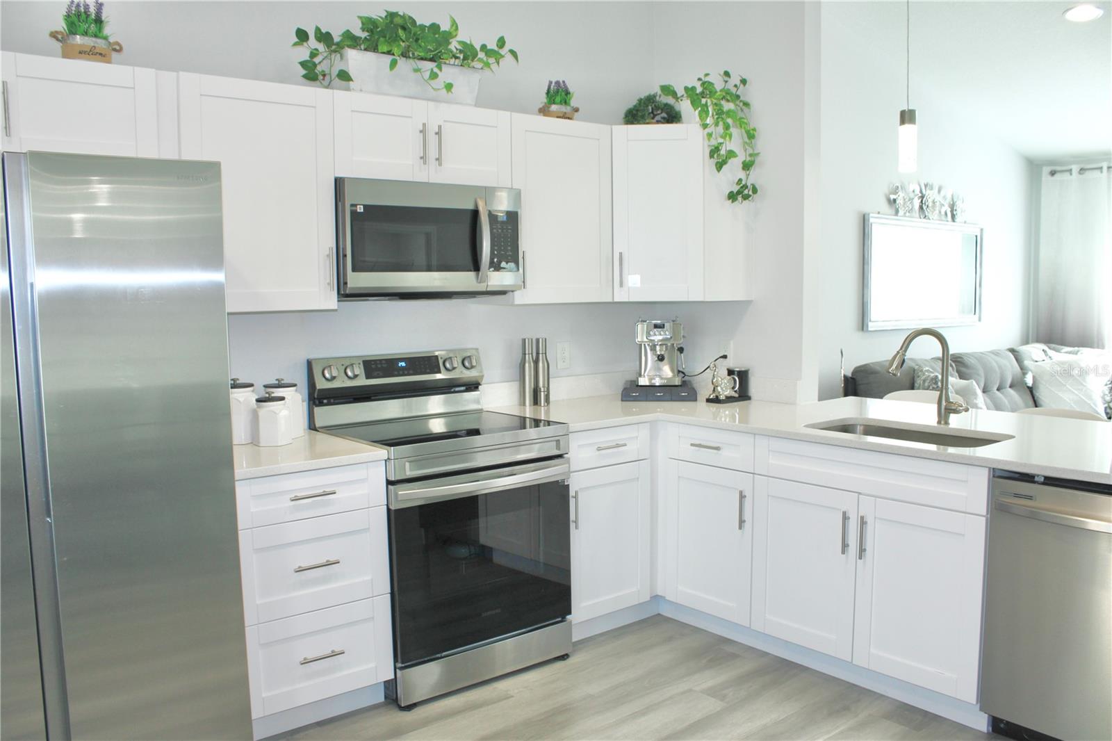 Image 3 of 11 For 13789 102nd Place