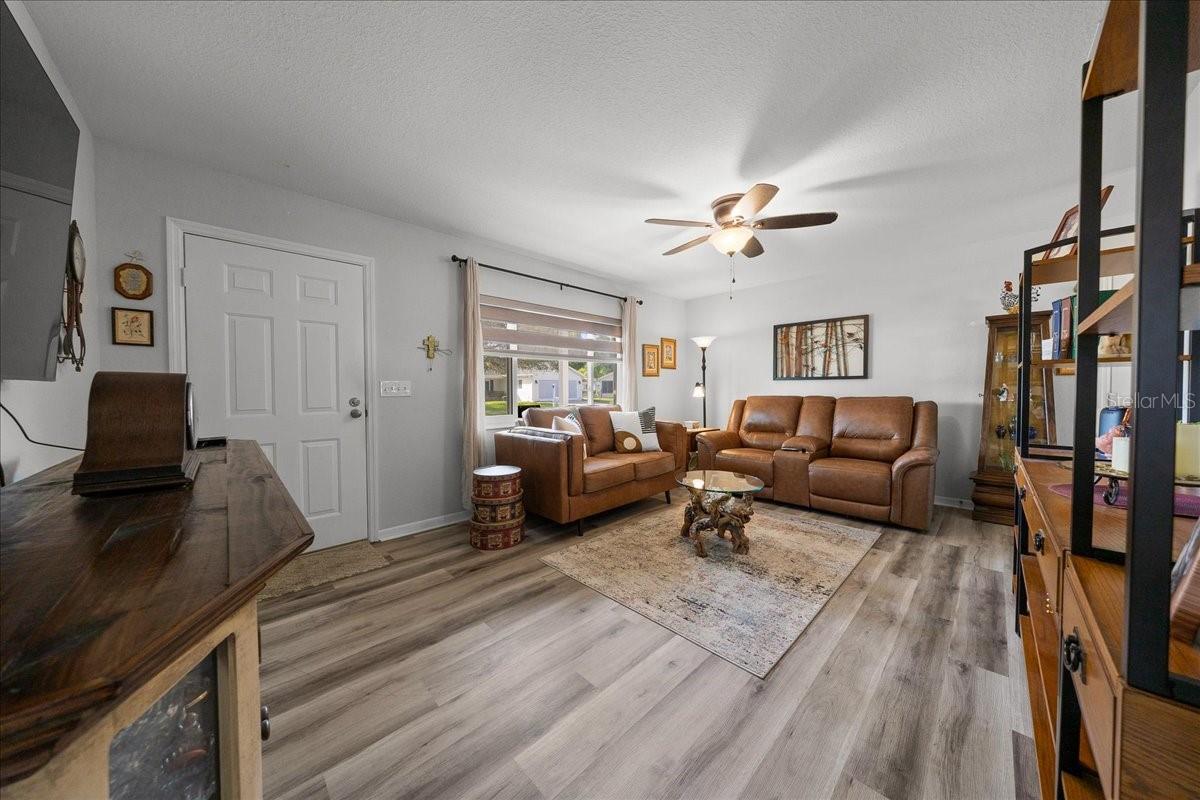 Image 8 of 33 For 11904 137th Loop