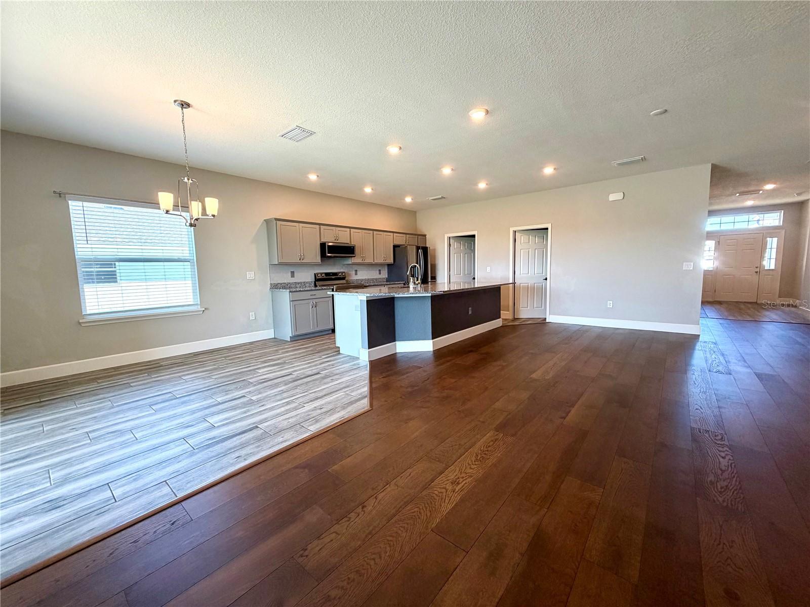 Image 11 of 39 For 5530 92nd Street