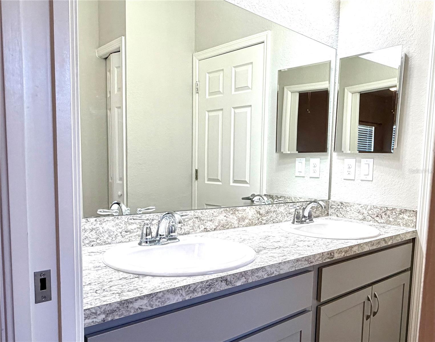 Image 24 of 39 For 5530 92nd Street