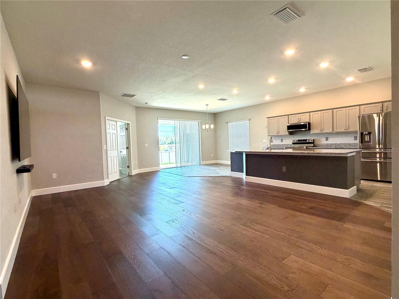 Image 4 of 39 For 5530 92nd Street