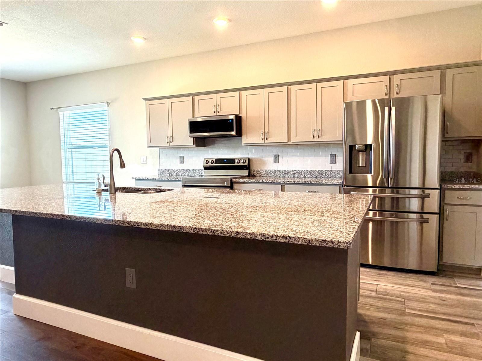 Image 5 of 39 For 5530 92nd Street