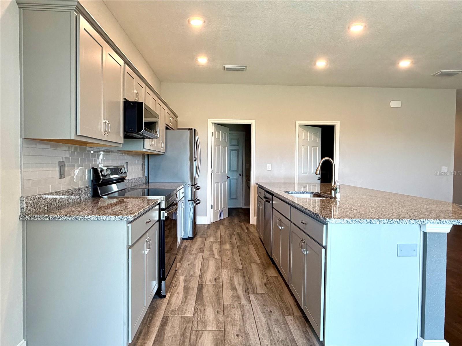 Image 7 of 39 For 5530 92nd Street