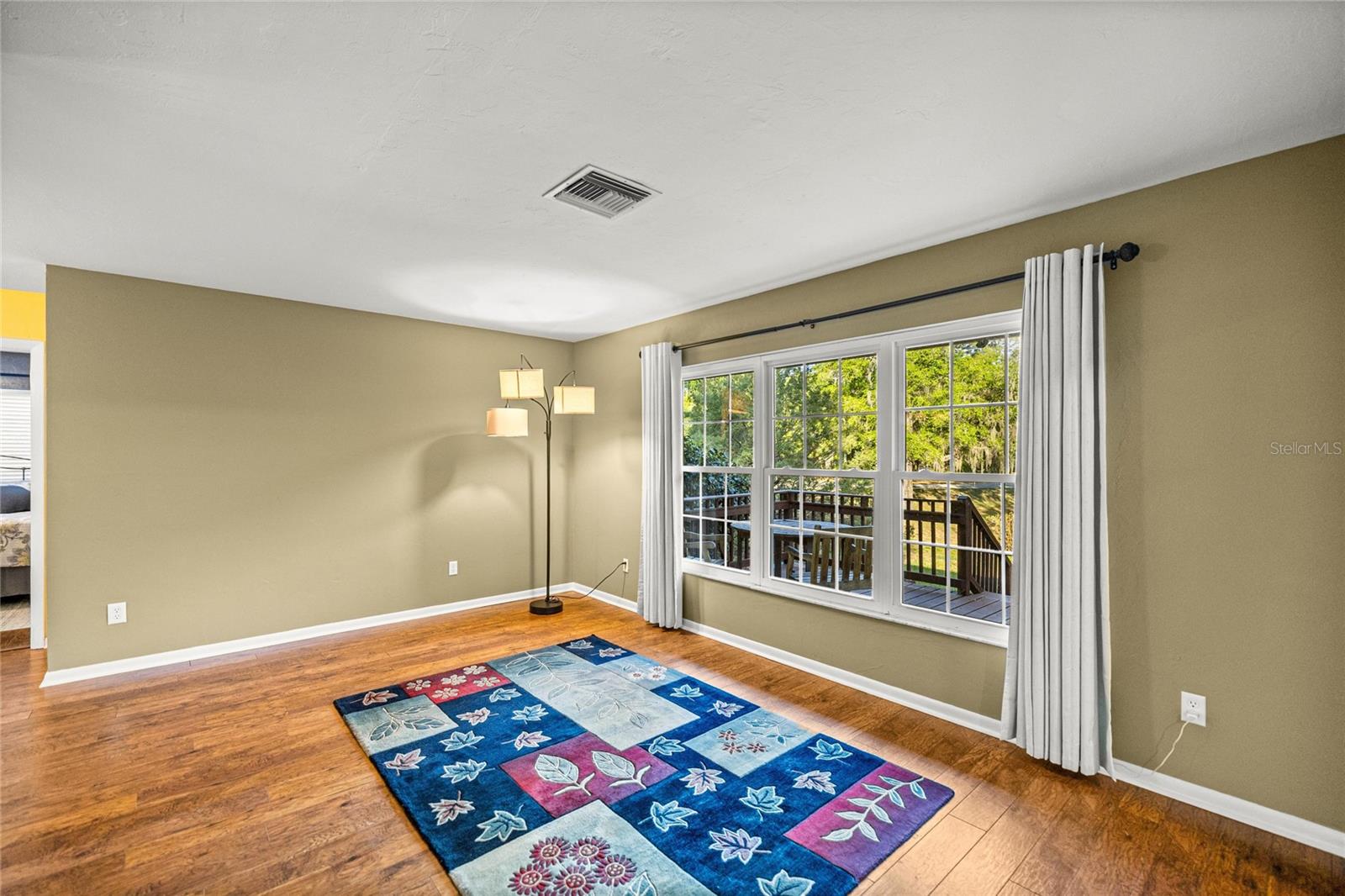 Image 17 of 60 For 20949 81st Loop