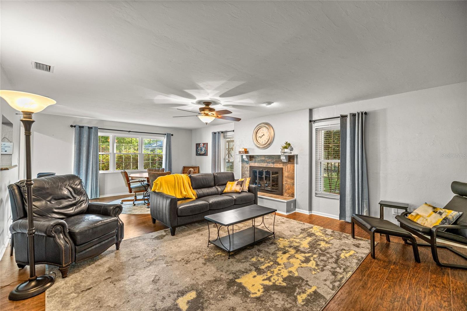 Image 21 of 60 For 20949 81st Loop