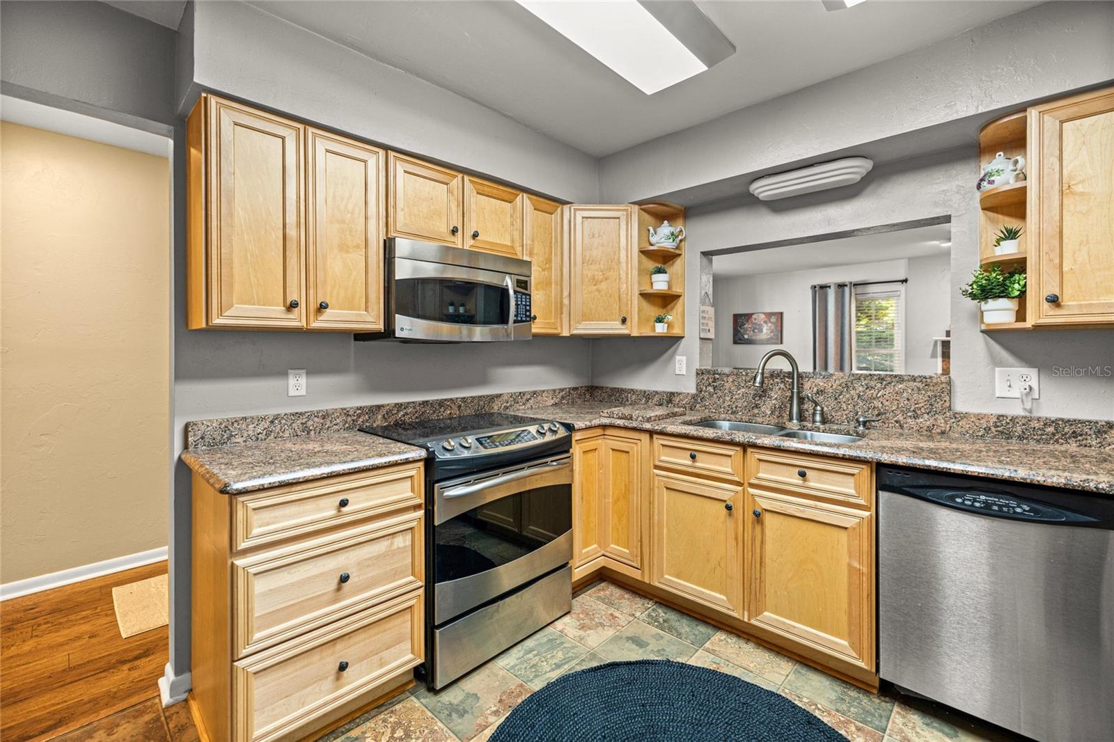 Image 25 of 60 For 20949 81st Loop