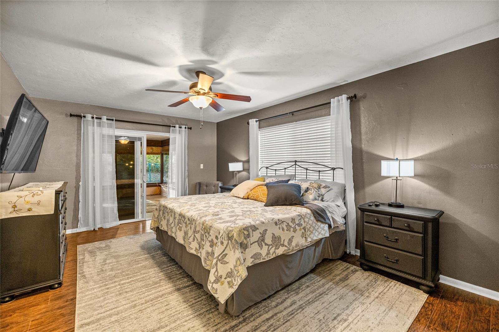 Image 27 of 60 For 20949 81st Loop