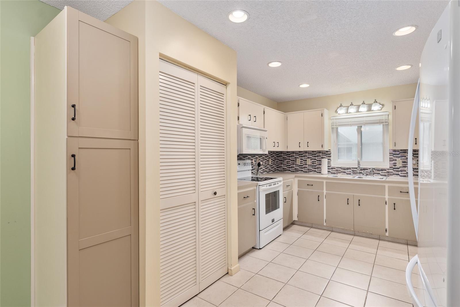 Image 24 of 52 For 8841 91st Street B