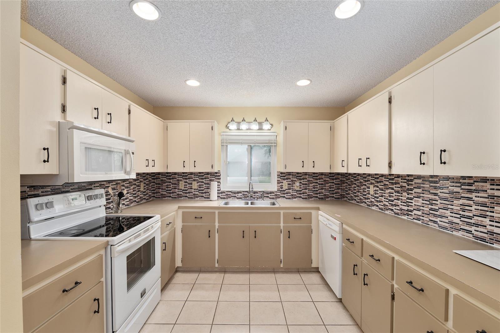 Image 25 of 52 For 8841 91st Street B