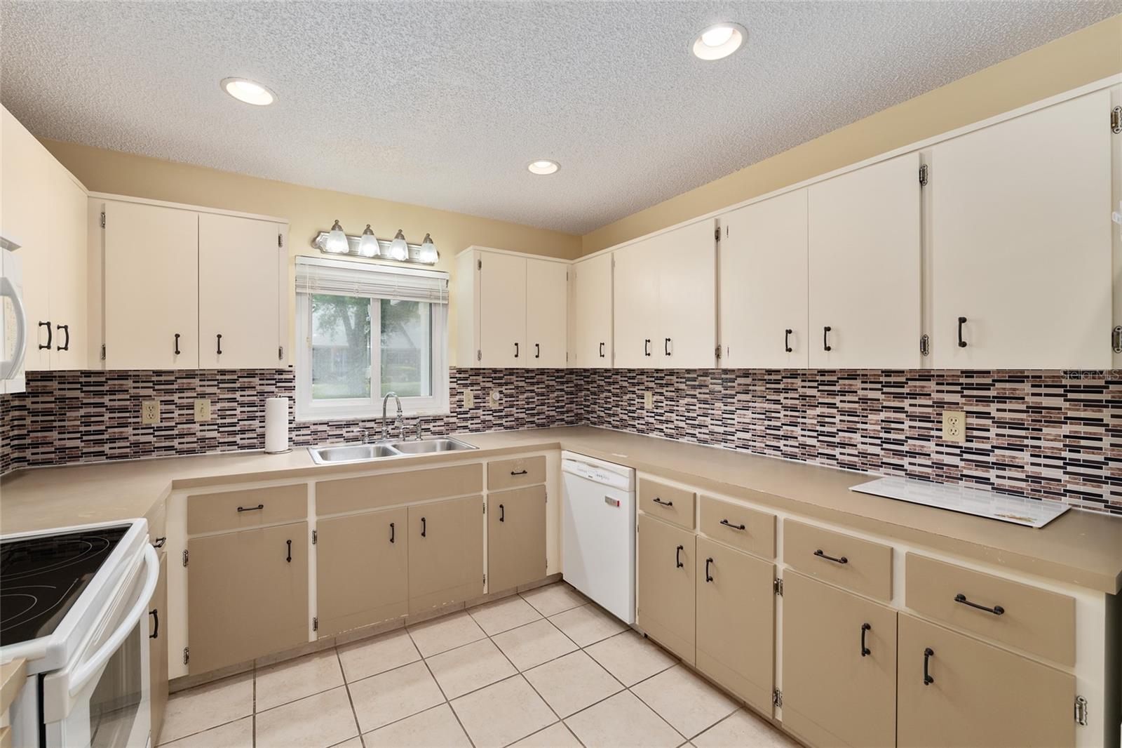 Image 26 of 52 For 8841 91st Street B