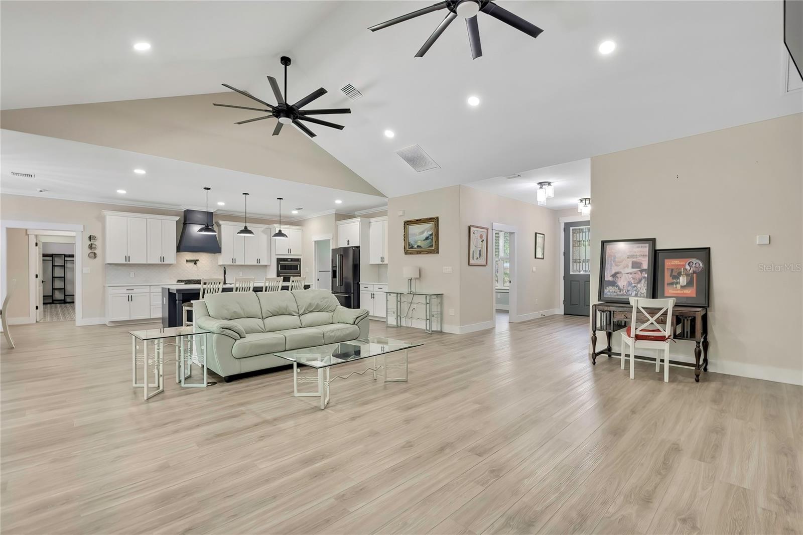 Listing photo id 8 for 3991 Buckhorn Drive