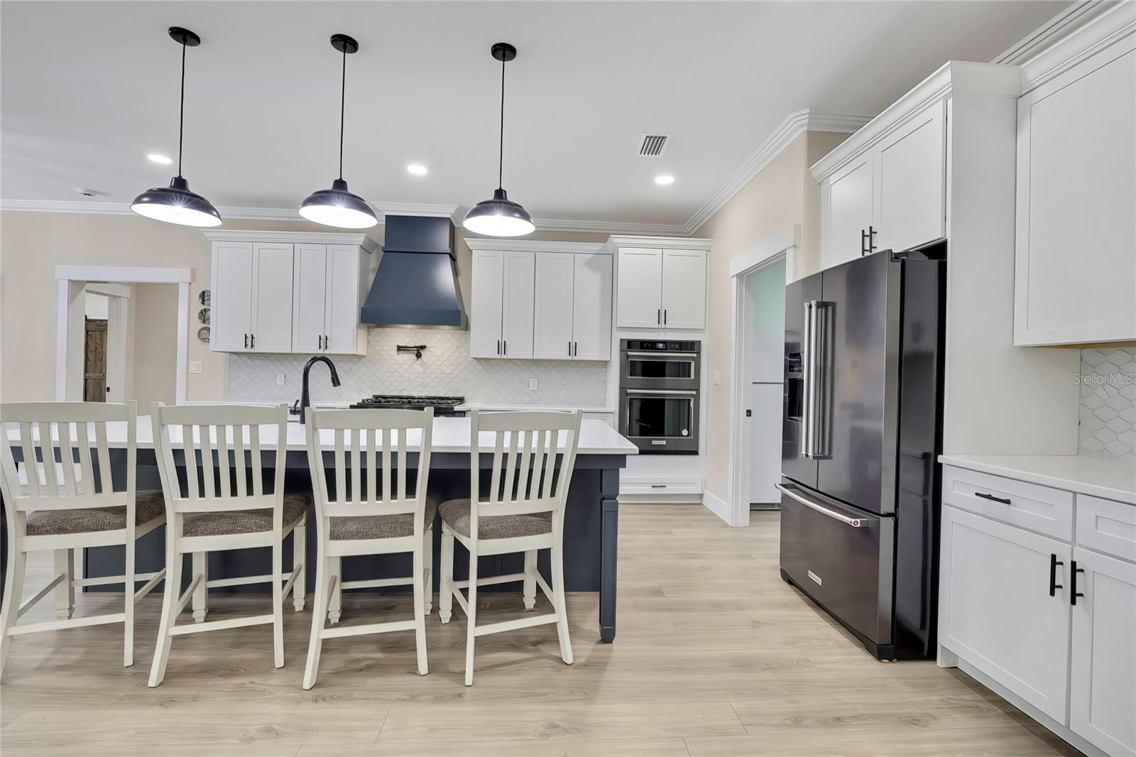 Listing photo id 11 for 3991 Buckhorn Drive