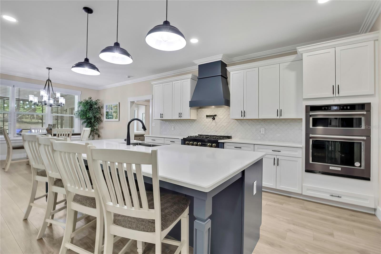 Listing photo id 12 for 3991 Buckhorn Drive