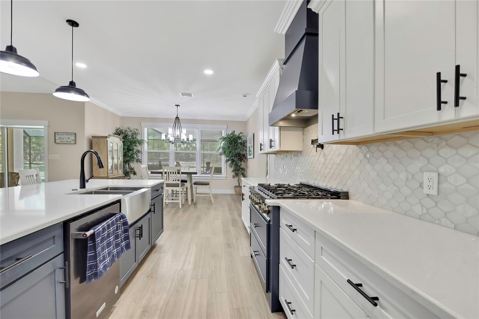 Listing photo id 13 for 3991 Buckhorn Drive