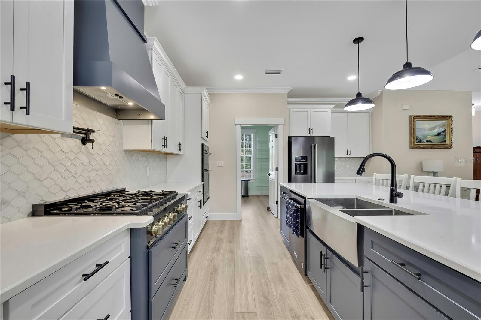 Listing photo id 16 for 3991 Buckhorn Drive