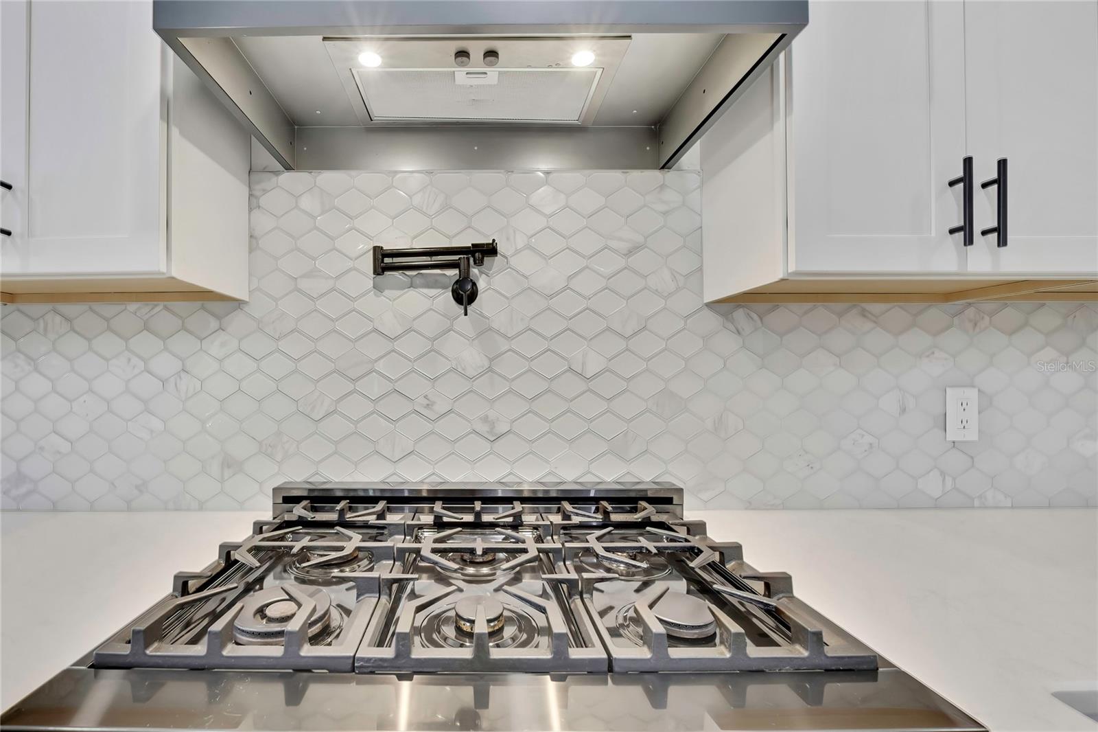 Listing photo id 18 for 3991 Buckhorn Drive