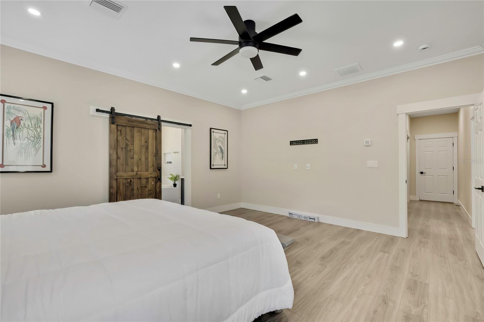 Listing photo id 23 for 3991 Buckhorn Drive