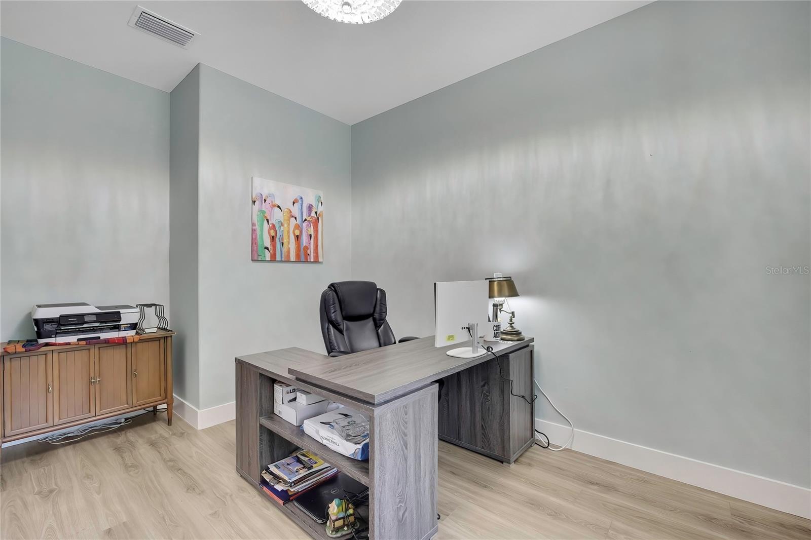 Listing photo id 2 for 3991 Buckhorn Drive