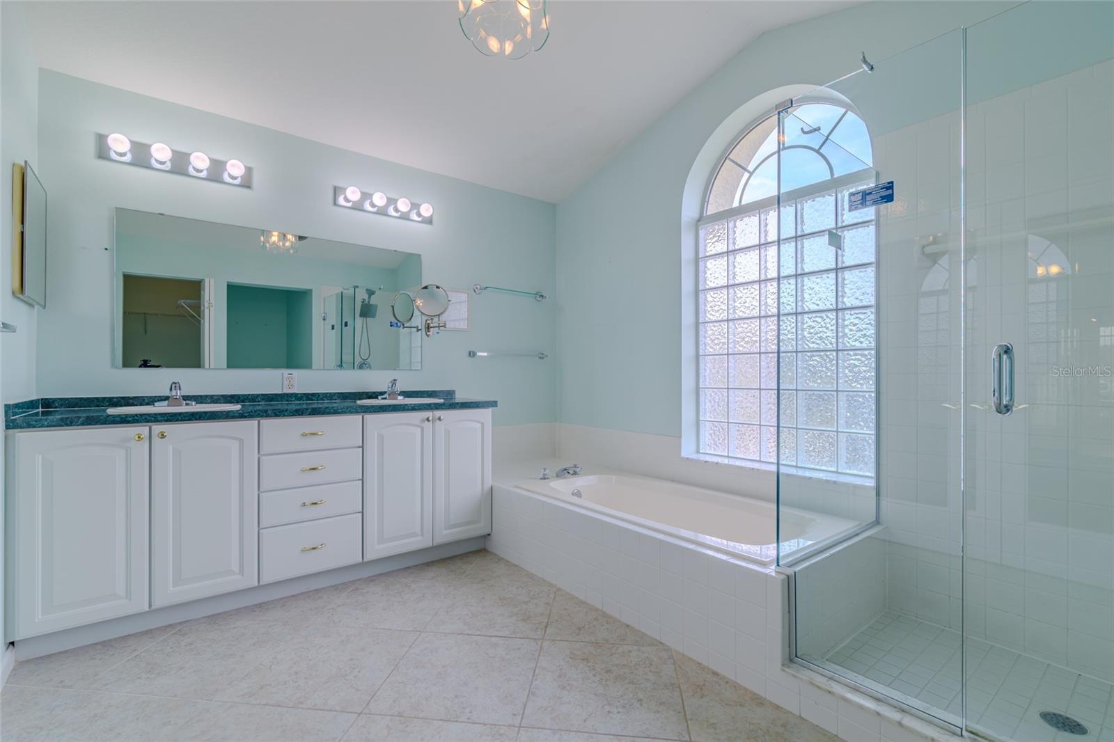 Image 11 of 34 For 2020 50th Circle