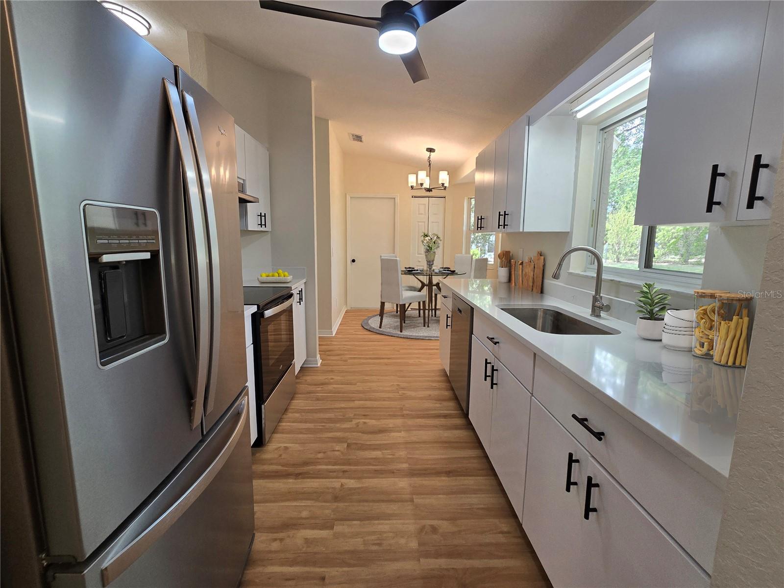 Image 13 of 32 For 6121 103rd Loop