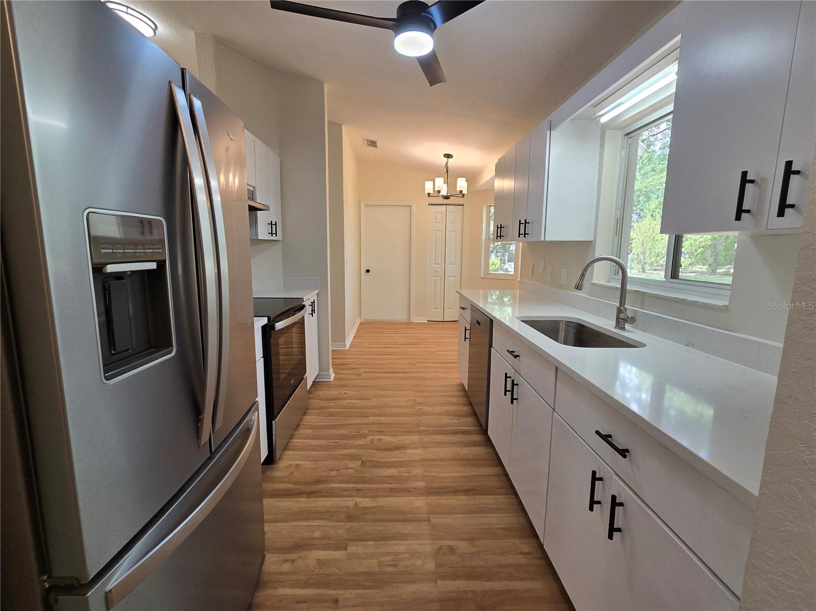 Image 14 of 32 For 6121 103rd Loop