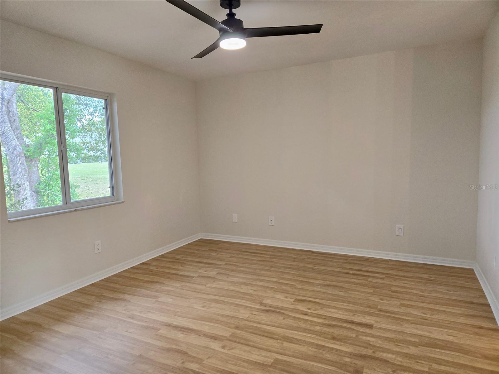 Image 27 of 32 For 6121 103rd Loop