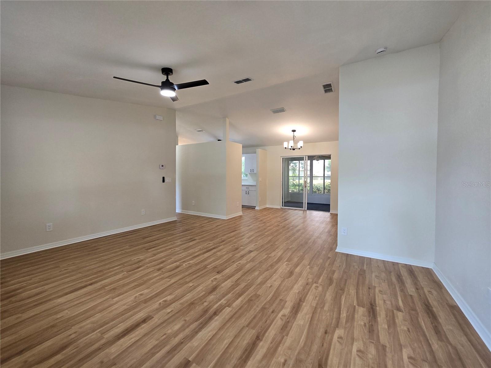 Image 5 of 32 For 6121 103rd Loop