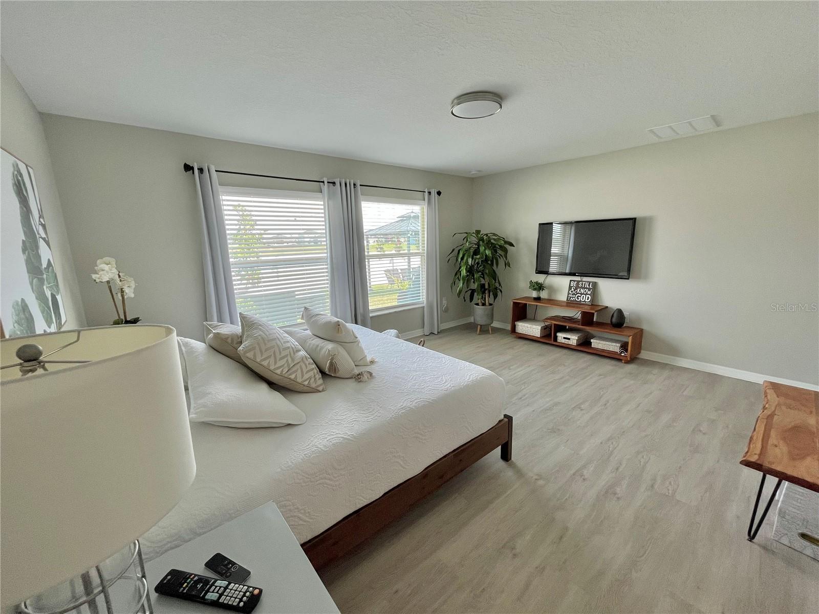 Image 38 of 70 For 5667 92nd Place