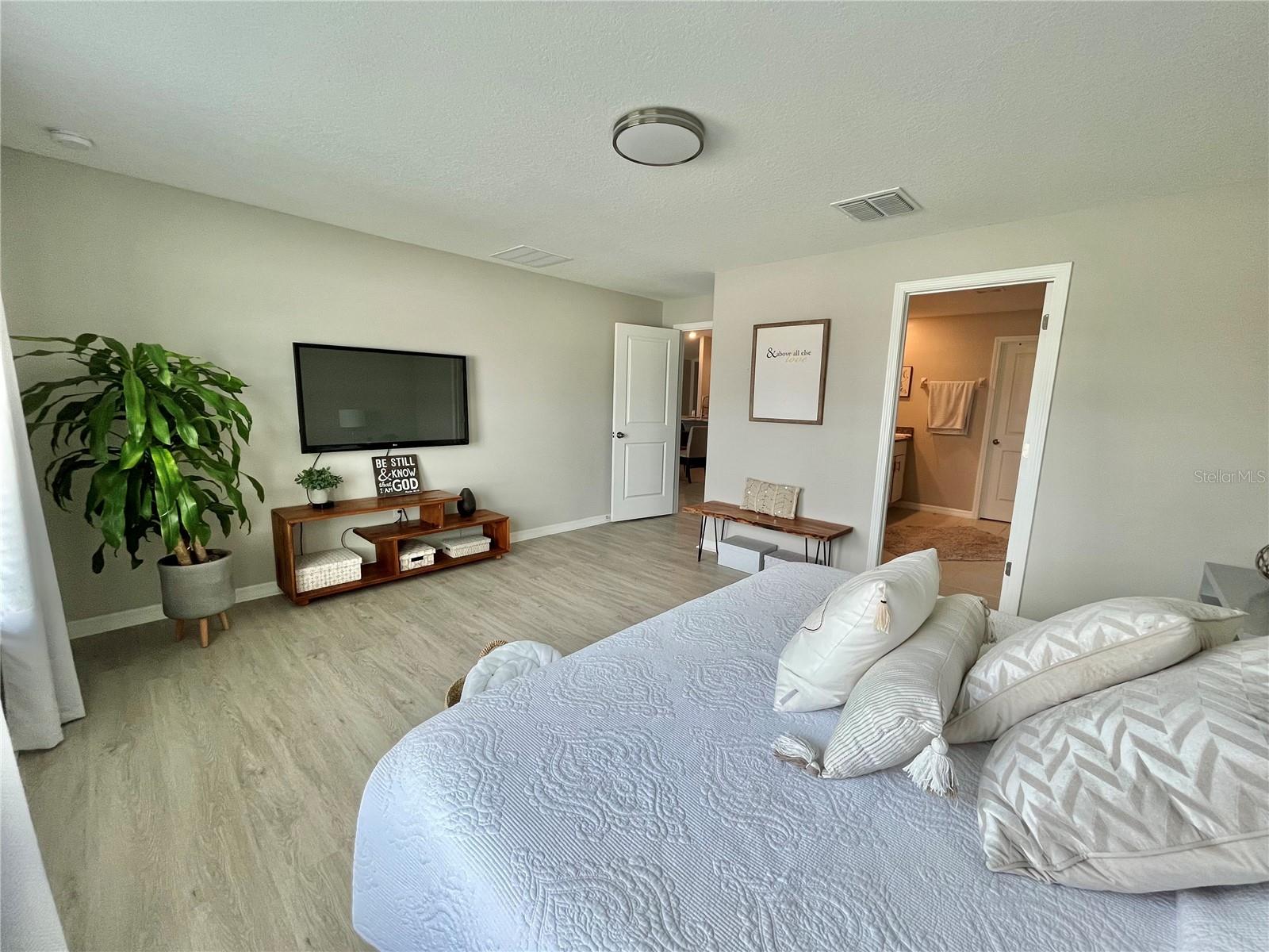 Image 40 of 70 For 5667 92nd Place