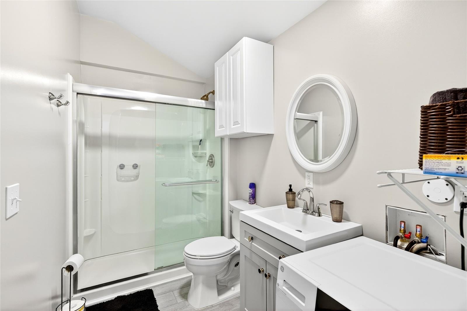 Listing photo id 13 for 7576 Heller Avenue