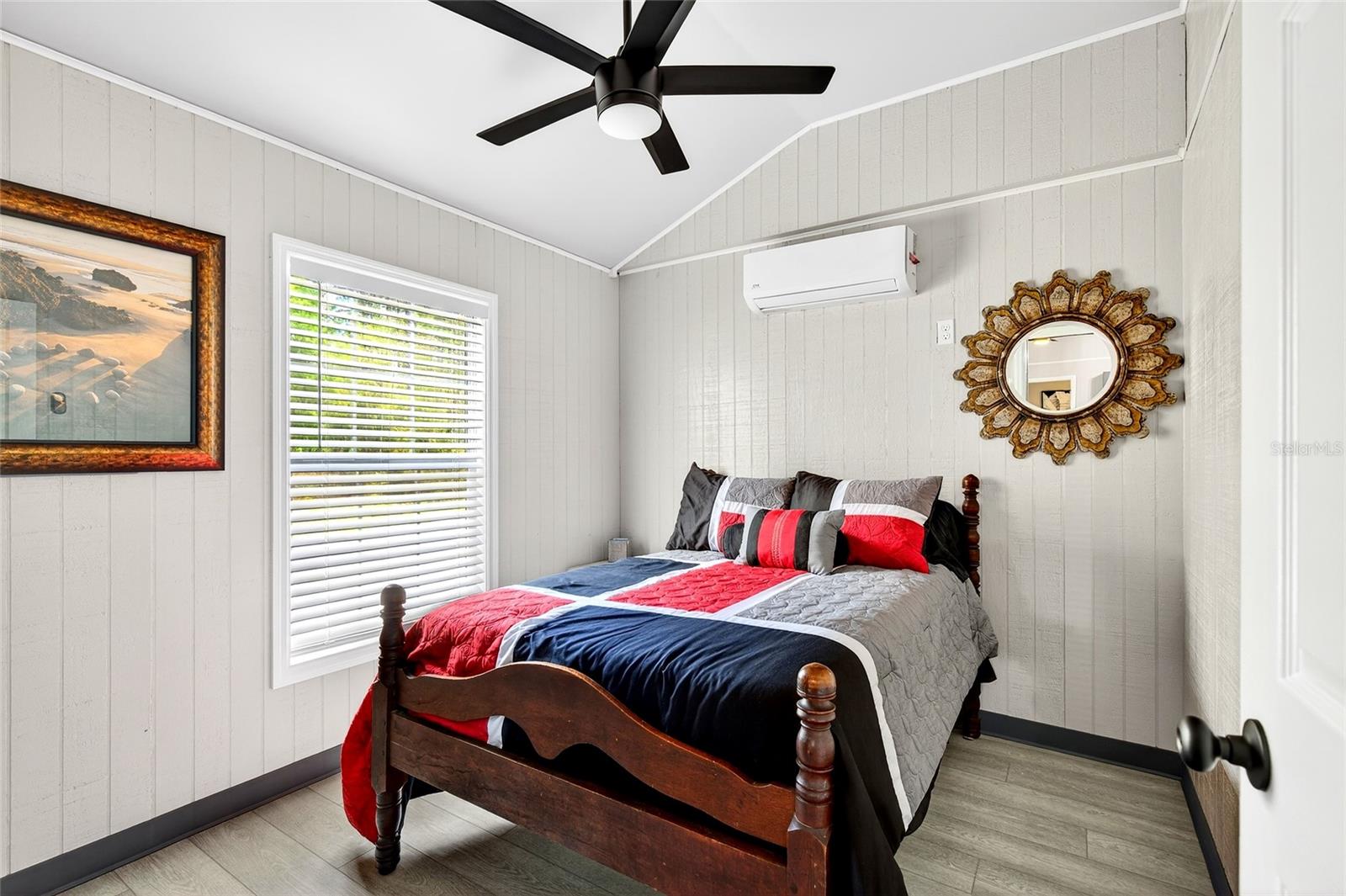 Listing photo id 14 for 7576 Heller Avenue