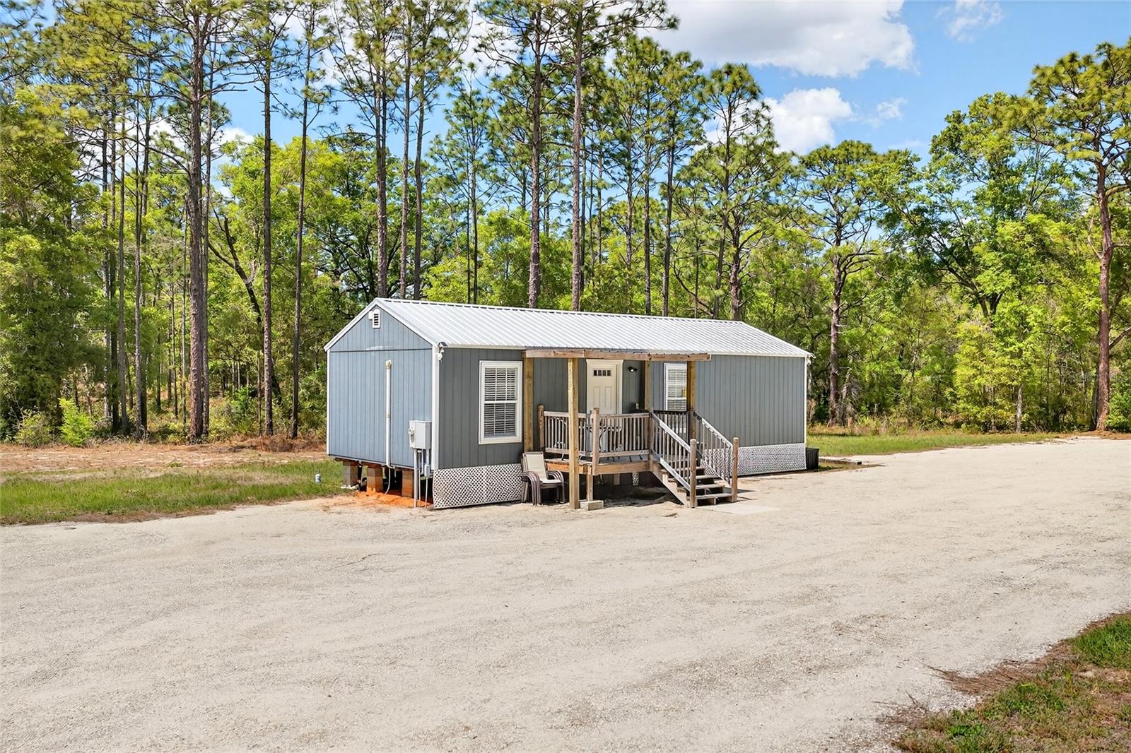 Listing photo id 17 for 7576 Heller Avenue