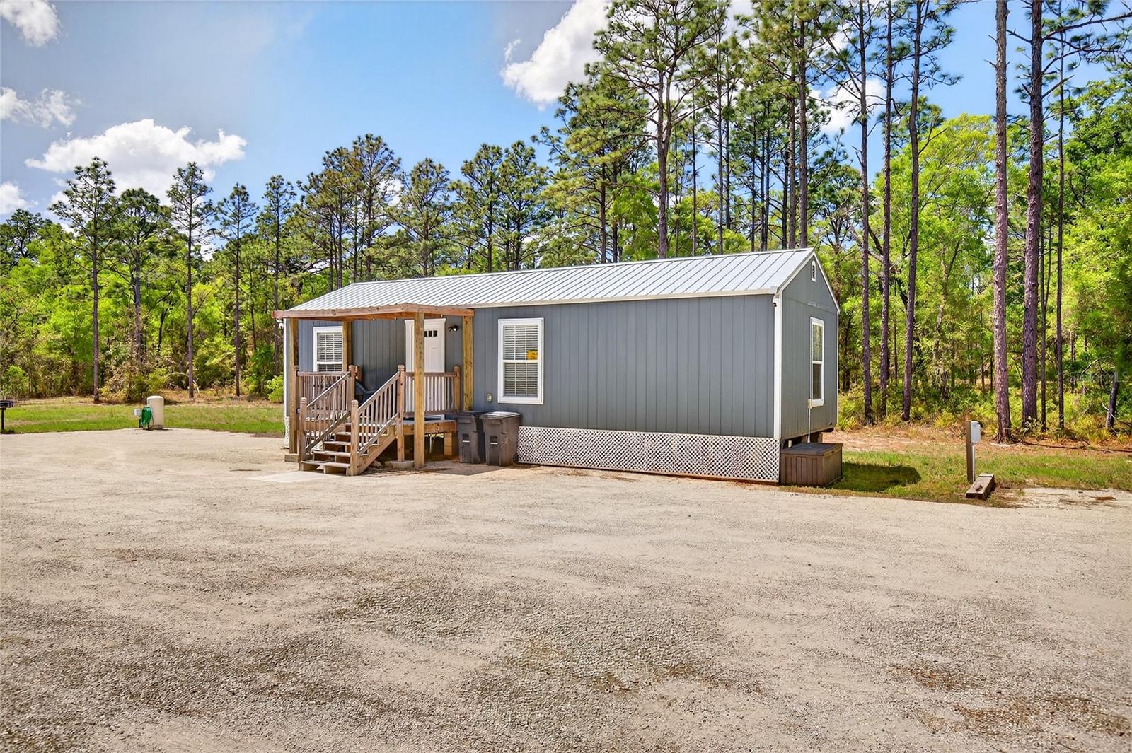 Listing photo id 1 for 7576 Heller Avenue