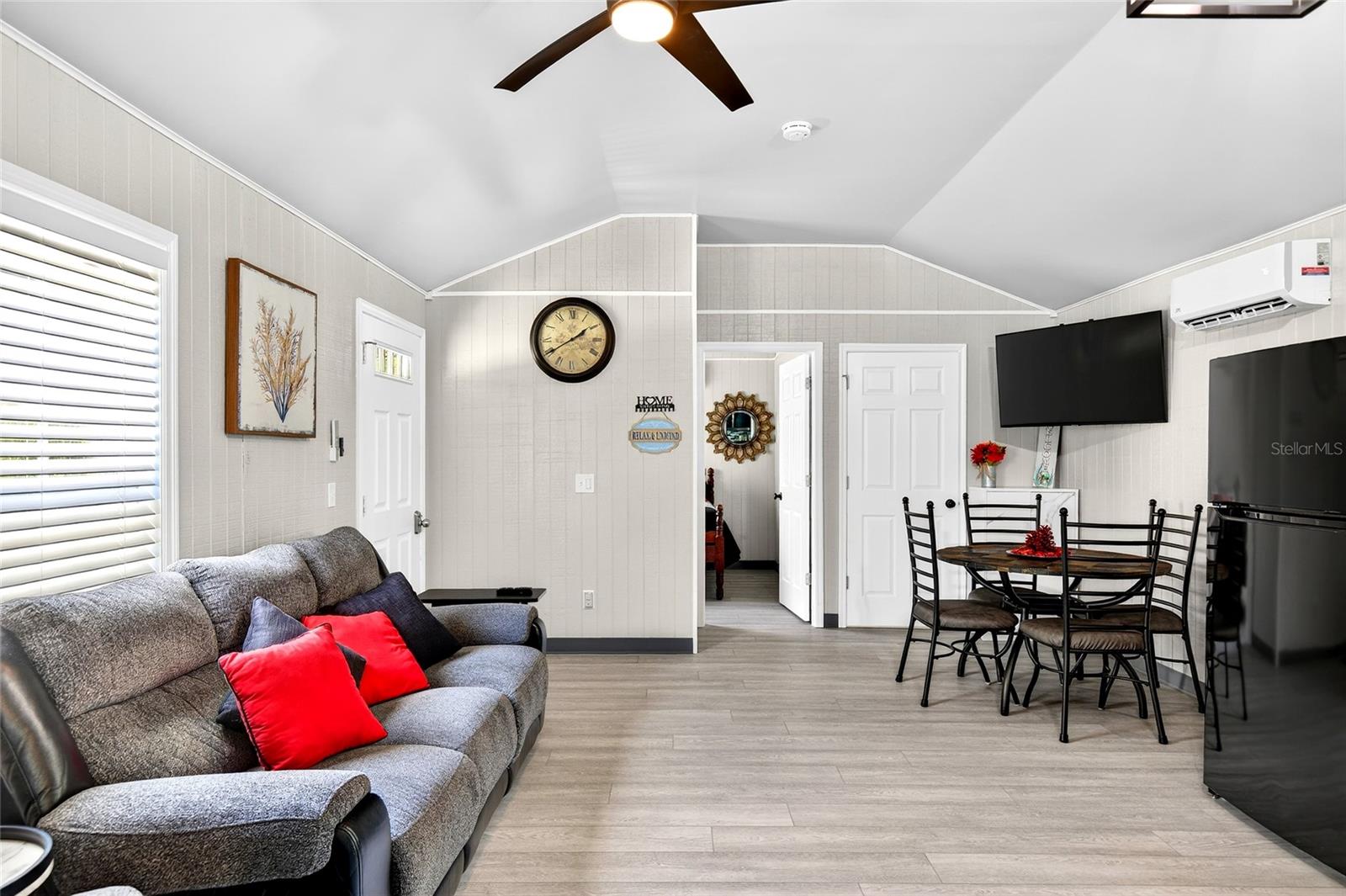 Listing photo id 7 for 7576 Heller Avenue