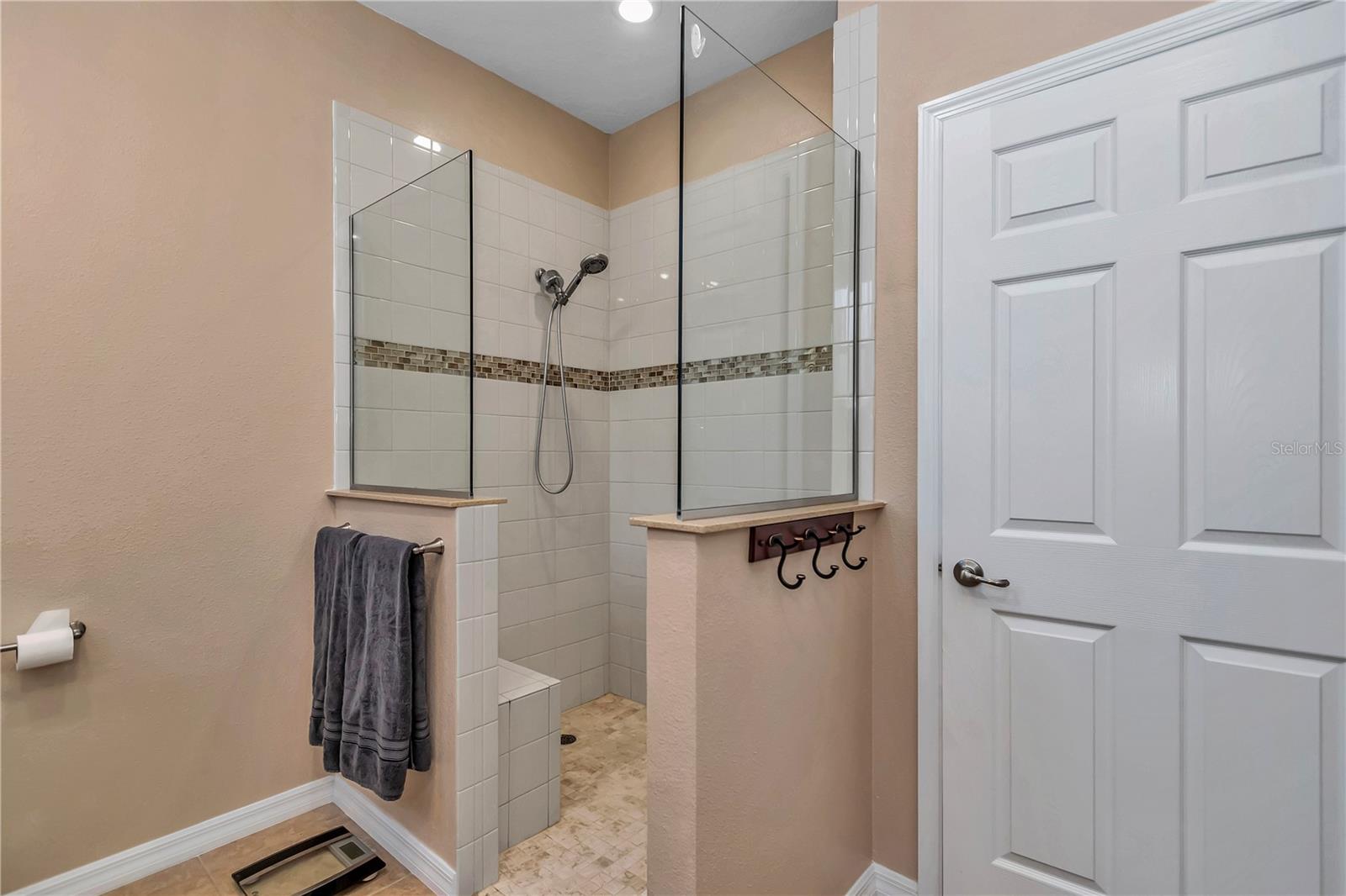 Image 24 of 36 For 10019 96th Street