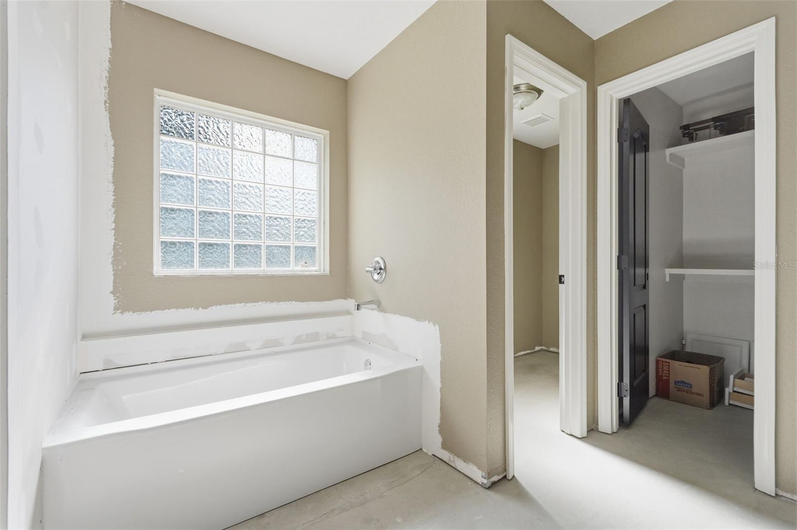 Image 27 of 63 For 42 Sunrise Drive