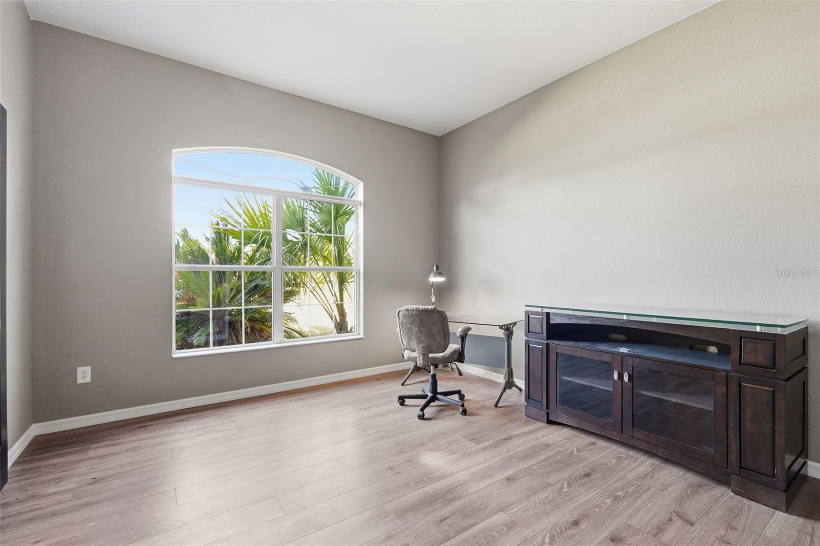 Image 32 of 63 For 42 Sunrise Drive