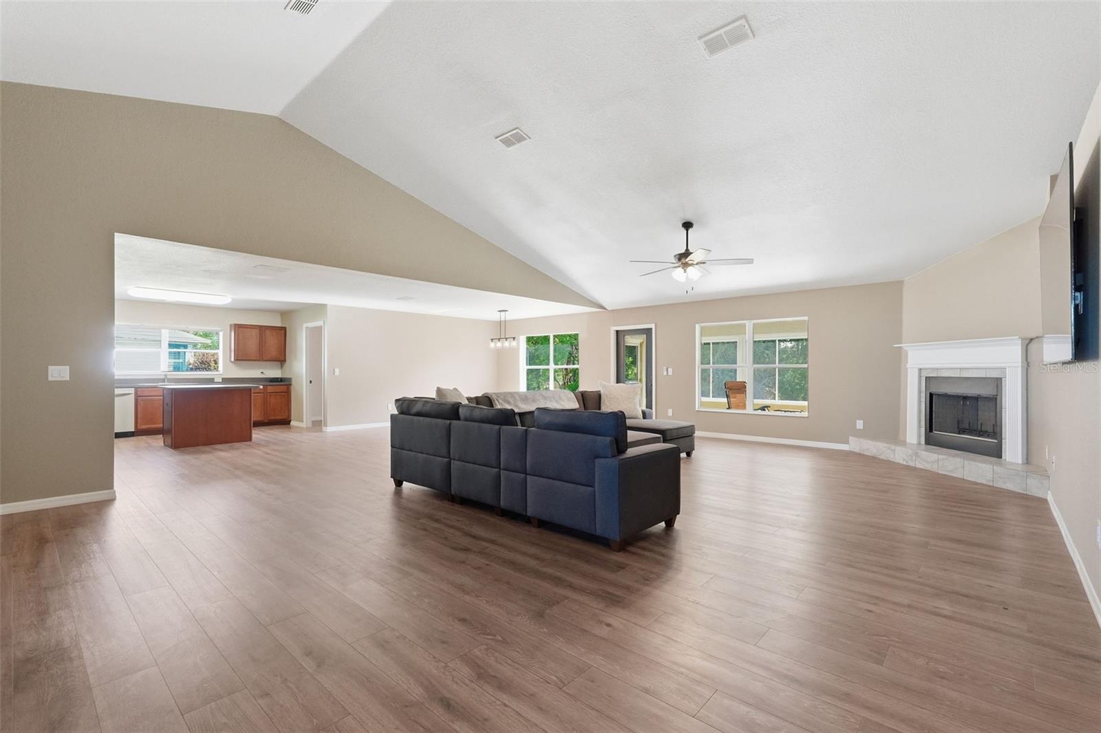 Image 33 of 63 For 42 Sunrise Drive