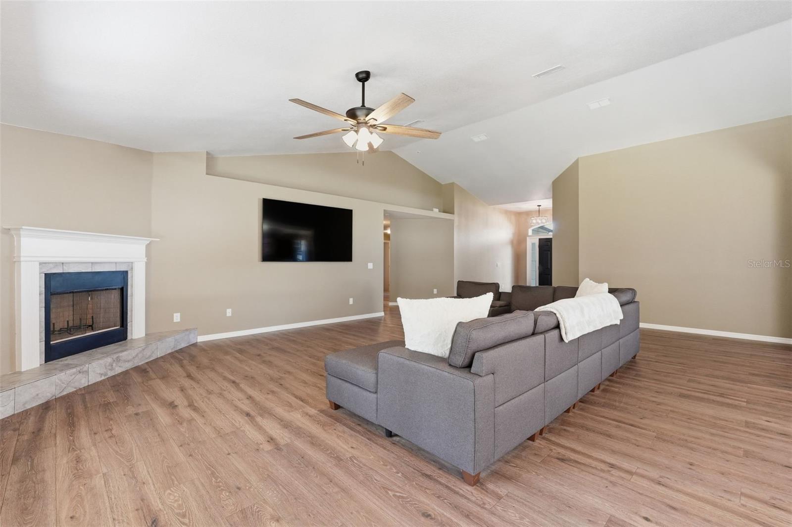 Image 36 of 63 For 42 Sunrise Drive